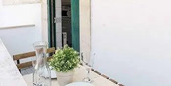 Lisbon Apartments Near River فندق