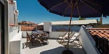 Lisbon Apartments Near River فندق