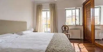 Lisbon Apartments Near River فندق