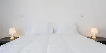 Lisbon Apartments Near River فندق