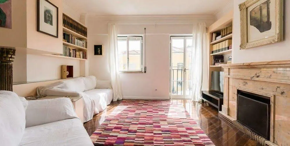 Lisbon Apartments Near River فندق